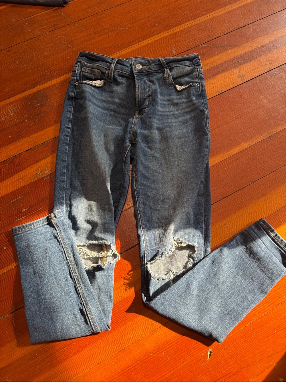 Old Navy Women's Ripped Skinny Jeans - Blue Wash